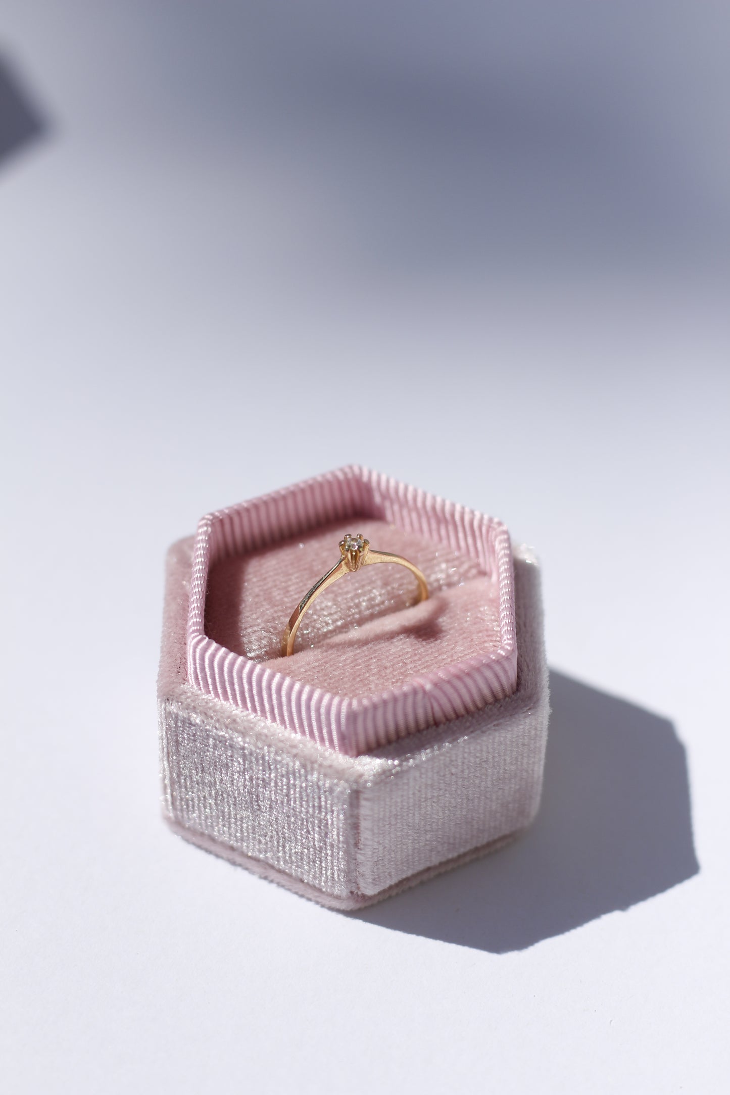Minimal 14K Solid Gold Star Setting Ring