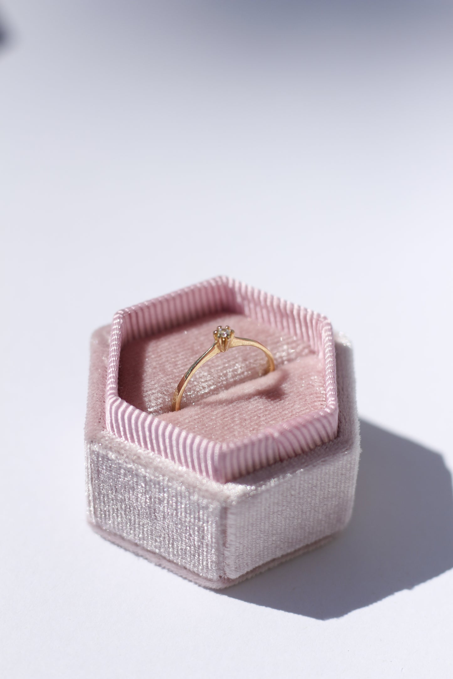Minimal 14K Solid Gold Star Setting Ring